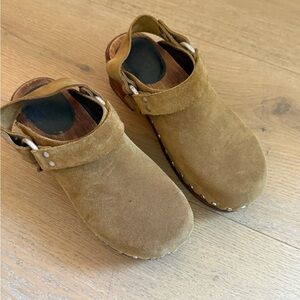 Re/Done Suede Mule Clogs in Camel Brown
